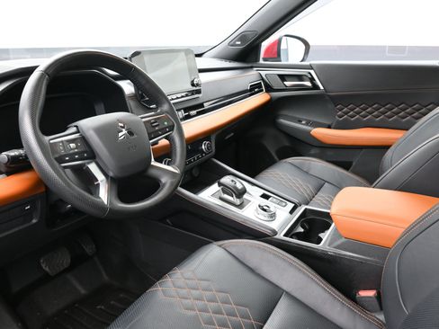 Used 2024 Mitsubishi Outlander SEL image 10