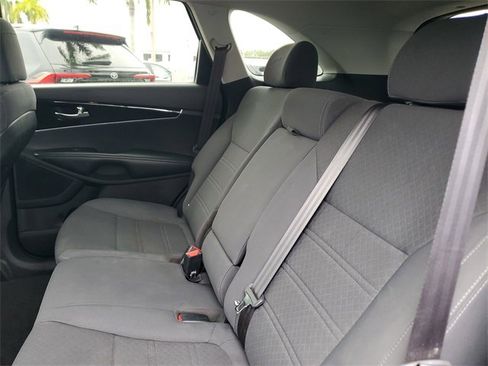 Used 2017 Kia Sorento LX image 16