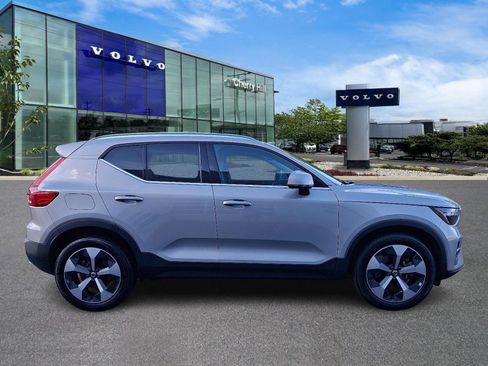 Certified 2024 Volvo XC40 B5 Core image 7