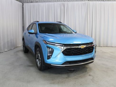 Used 2025 Chevrolet Trax LT w/ Driver Confidence Package FWD image 37