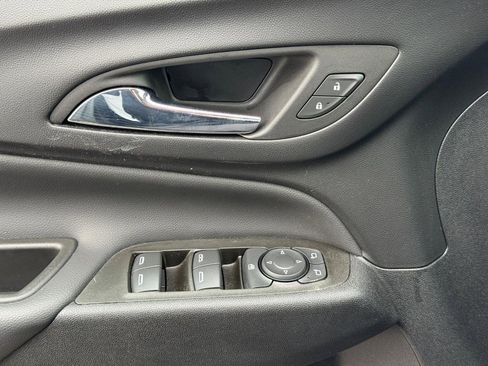 Used 2023 Chevrolet Equinox LT image 23