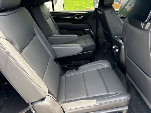 Used 2024 GMC Yukon XL Denali w/ Advanced Technology Package AWD/4WD image 32