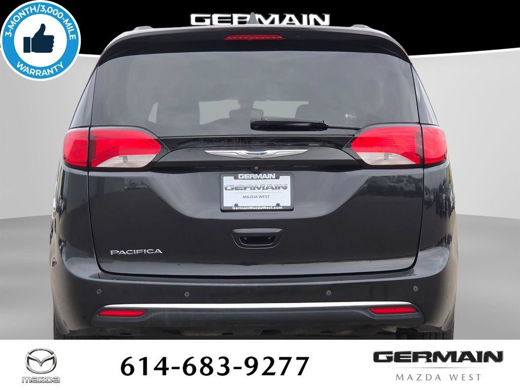 Used 2017 Chrysler Pacifica Touring-L FWD image 10
