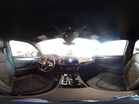 Used 2025 Volkswagen Atlas Cross Sport SE image 42