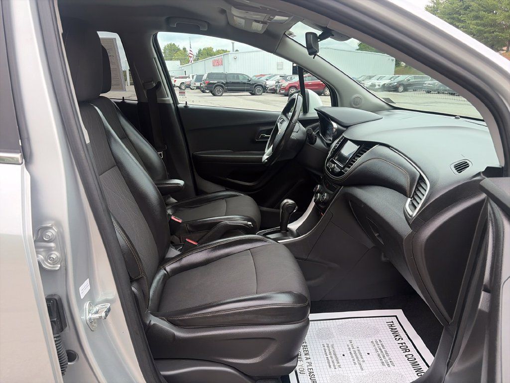Used 2020 Chevrolet Trax LT w/ LT Convenience Package AWD/4WD image 42