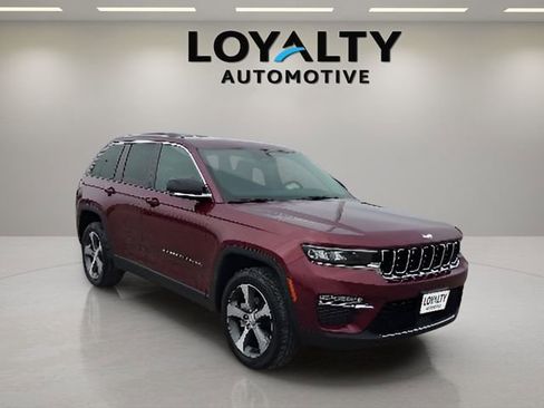 Used 2023 Jeep Grand Cherokee Limited AWD/4WD image 7