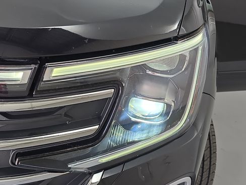 Certified 2024 Volkswagen Atlas SE image 32