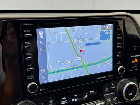 Used 2022 Toyota Highlander XLE image 13