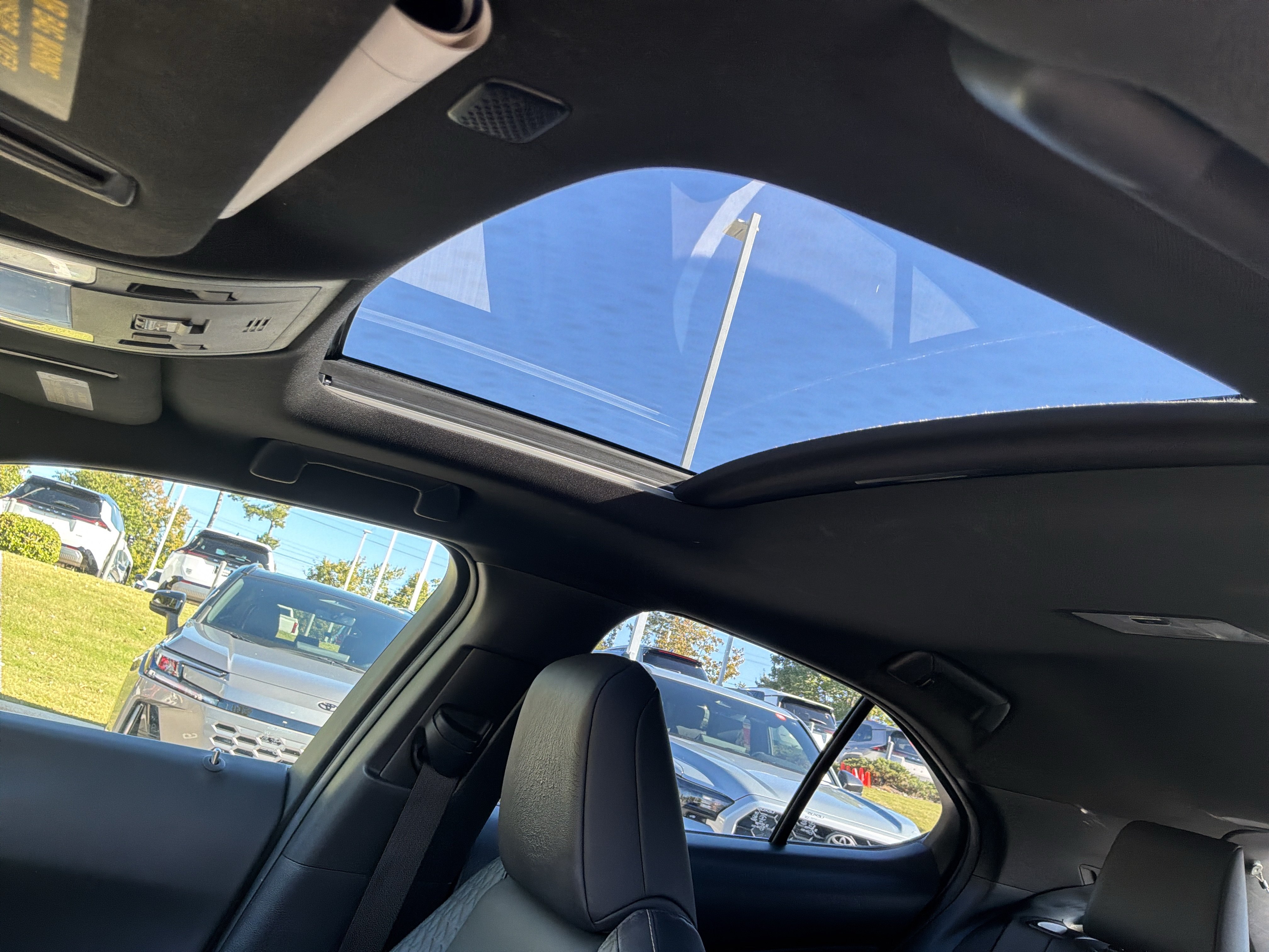 Used 2019 Lexus UX 200 w/ Accessory Package 2 FWD image 27