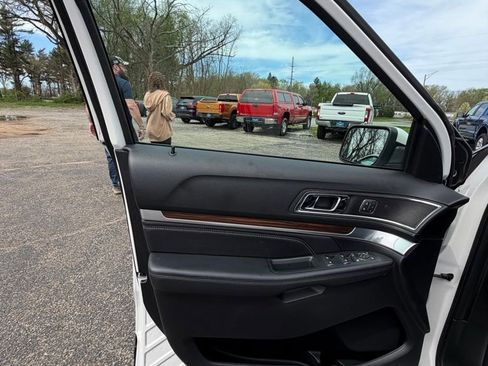 Certified 2019 Ford Explorer Limited w/ Class III Trailer Tow Package AWD/4WD image 9