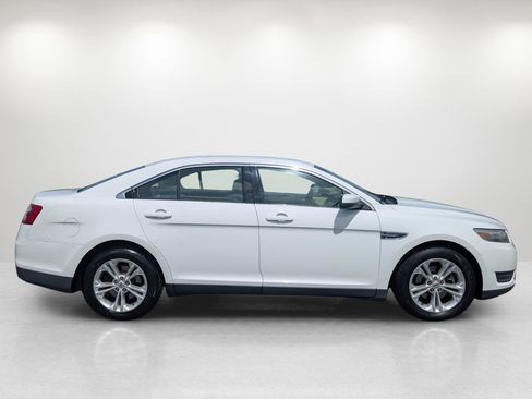 Used 2013 Ford Taurus SEL image 4