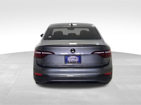 Used 2023 Volkswagen Jetta SE w/ Panoramic Sunroof Package image 22