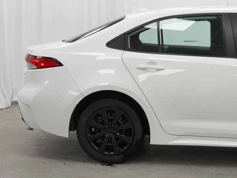 Used 2023 Toyota Corolla LE image 9