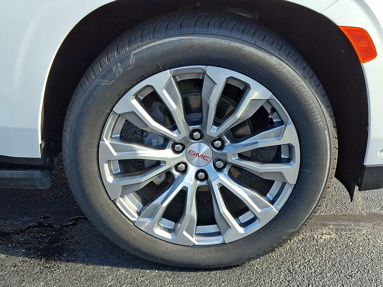 Used 2024 GMC Yukon Denali w/ Denali Reserve Package AWD/4WD image 6