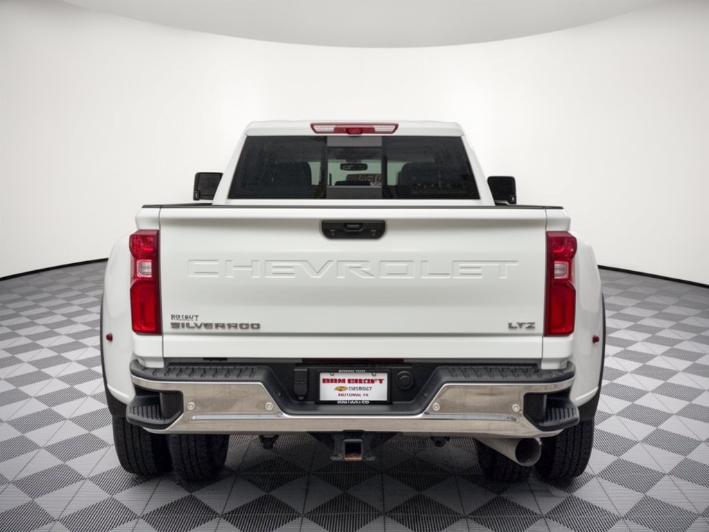 Used 2025 Chevrolet Silverado 3500 LTZ w/ LTZ Convenience Package AWD/4WD image 11