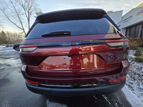 New 2025 Jeep Grand Cherokee Limited image 5