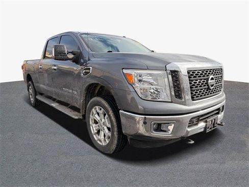 Used 2017 Nissan Titan SV image 2