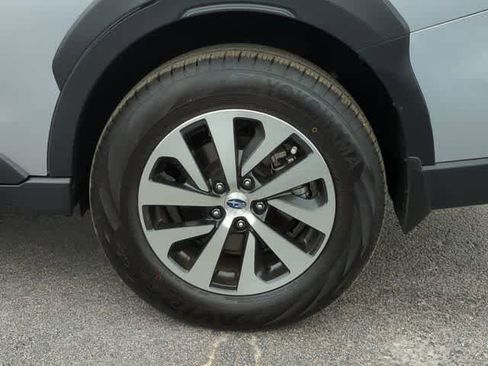 Certified 2025 Subaru Outback Premium AWD/4WD image 13