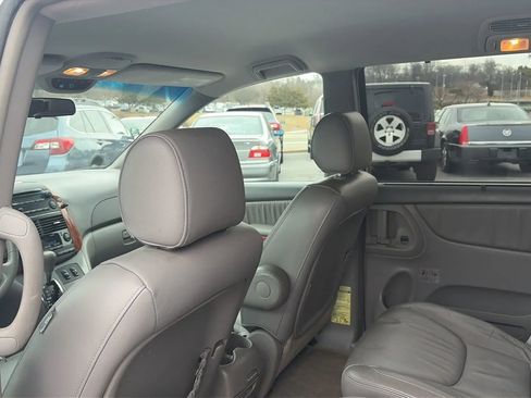 Used 2007 Toyota Sienna XLE Limited image 35