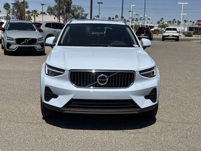 New 2025 Volvo XC40 B5 Core w/ Climate Package