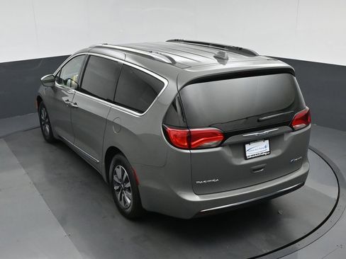 Used 2020 Chrysler Pacifica Limited w/ Advanced Safetytec Group image 76