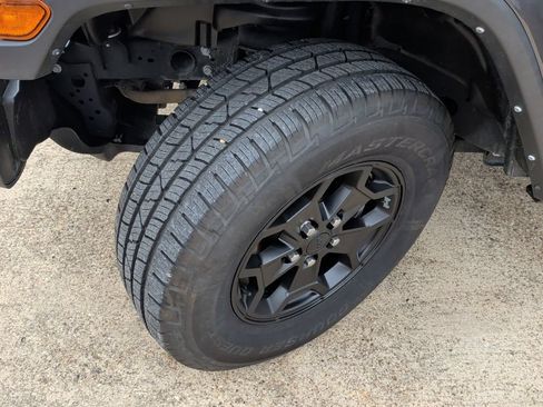 Used 2023 Jeep Gladiator Sport AWD/4WD image 47