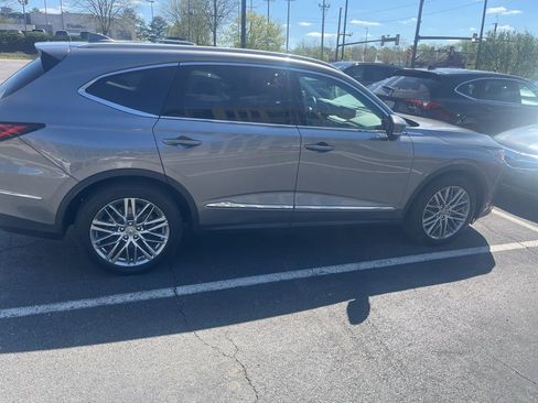 Used 2023 Acura MDX SH-AWD w/ Advance Package image 2