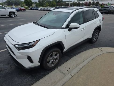Used 2022 Toyota RAV4 XLE w/ Convenience Package AWD/4WD image 3