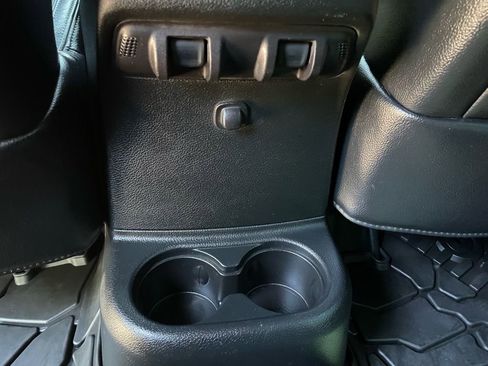 Used 2017 Jeep Wrangler Unlimited Rubicon w/ Connectivity Group image 26