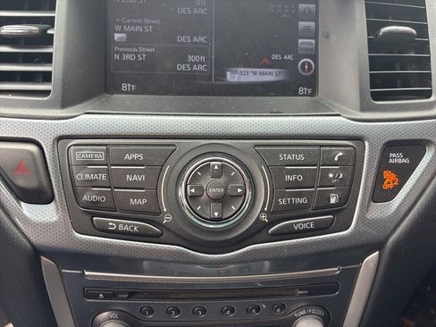 Used 2019 Nissan Pathfinder SL image 16