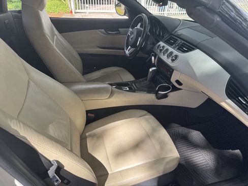 Used 2009 BMW Z4 sDrive30i RWD image 4