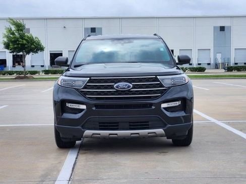 Used 2023 Ford Explorer XLT w/ Equipment Group 202A AWD/4WD image 2