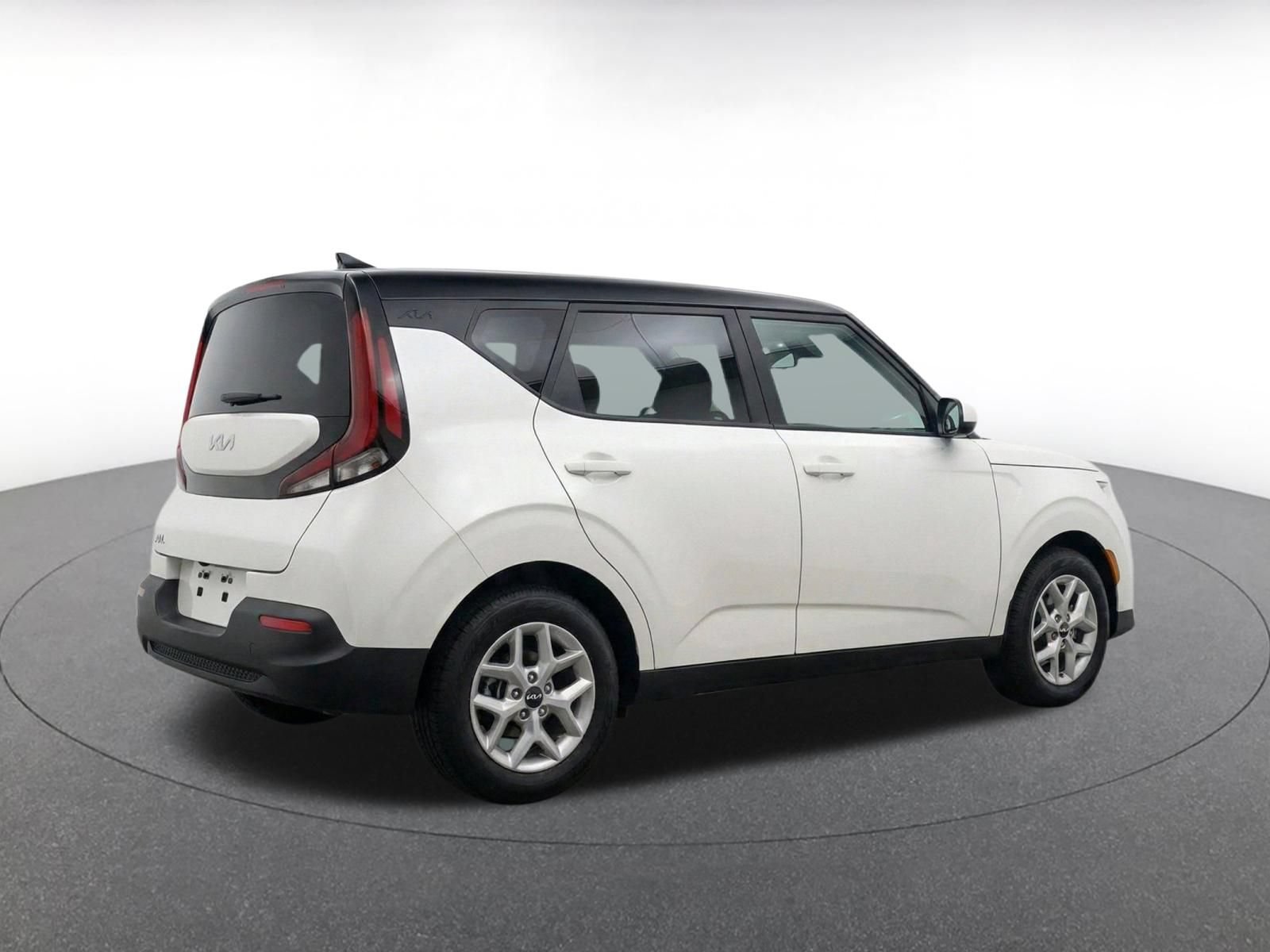 Used 2025 Kia Soul LX w/ LX Technology Package FWD image 8