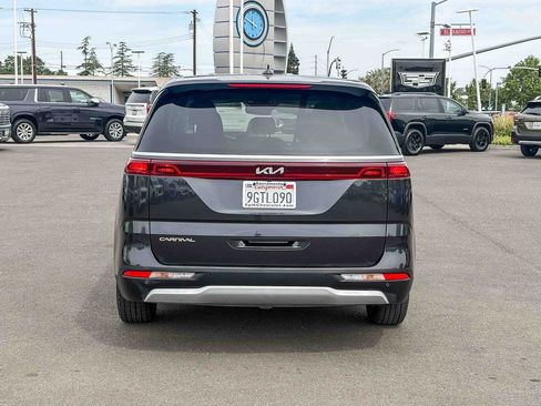 Used 2024 Kia Carnival LX image 3