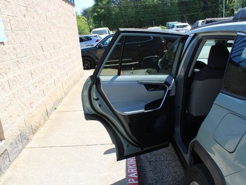 Used 2020 Toyota RAV4 XLE w/ Convenience Package FWD image 15
