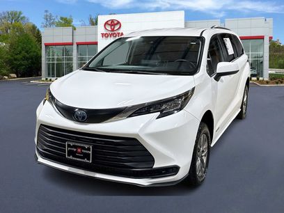 Used 2021 Toyota Sienna LE