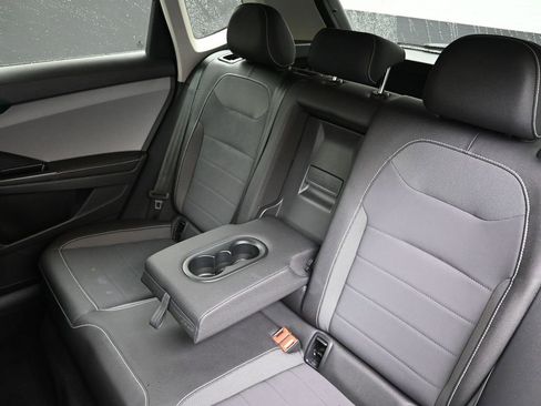 Certified 2024 Volkswagen Taos SE image 20