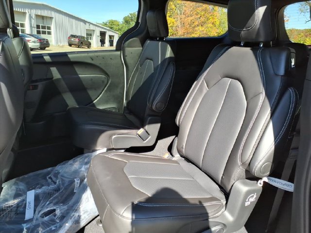 New 2026 Chrysler Pacifica Select AWD/4WD image 11