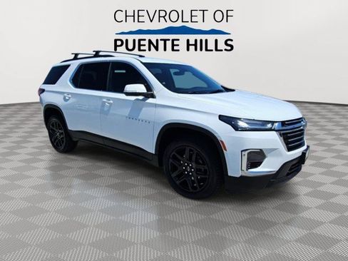 Used 2023 Chevrolet Traverse LT FWD image 2