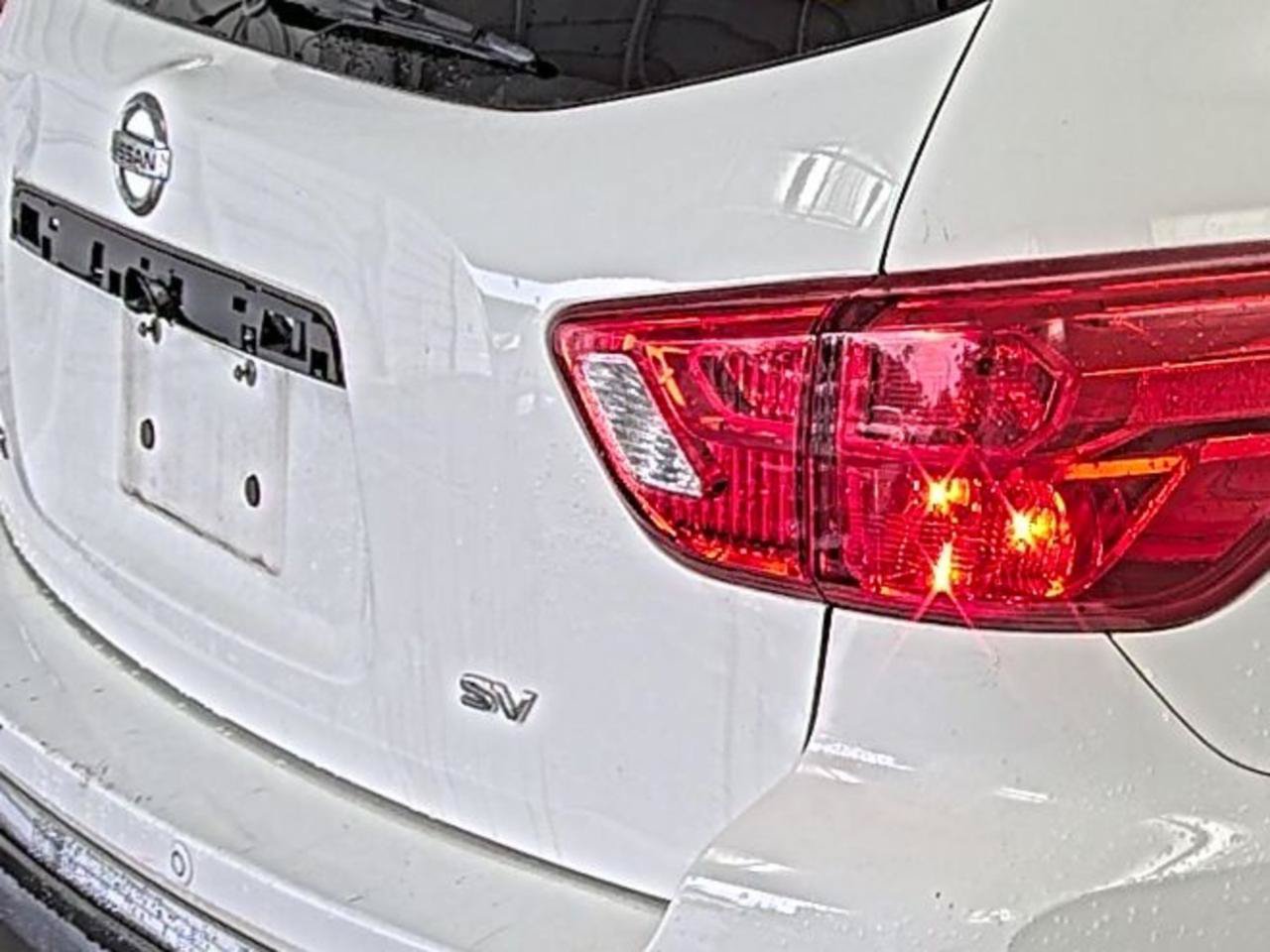 Used 2018 Nissan Pathfinder SV FWD image 8