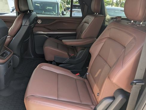 New 2025 Lincoln Navigator L Reserve image 17