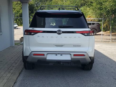 Certified 2025 Nissan Pathfinder Platinum FWD image 9