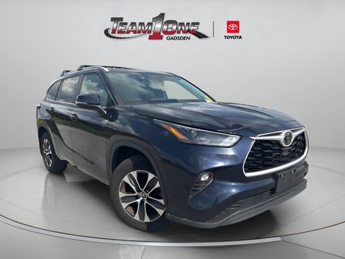 Used 2023 Toyota Highlander XLE FWD image 1