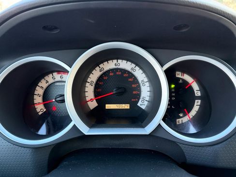 Used 2015 Toyota Tacoma 4x4 Access Cab V6 w/ TRD Sport Package image 22