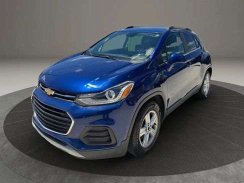 Used 2017 Chevrolet Trax LT w/ Driver Confidence Package FWD image 3