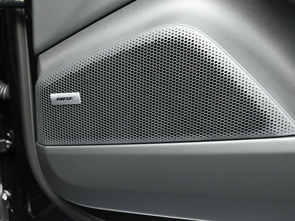 Certified 2025 Porsche Macan 4S Electric AWD/4WD image 30