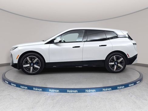 Used 2024 BMW iX xDrive50 w/ Premium Package AWD/4WD image 9