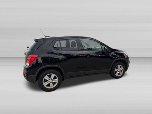 Used 2020 Chevrolet Trax LS w/ Tint and Cruise Package AWD/4WD image 4