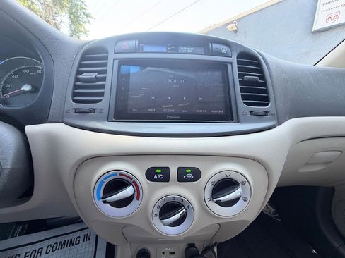 Used 2011 Hyundai Accent GLS image 14