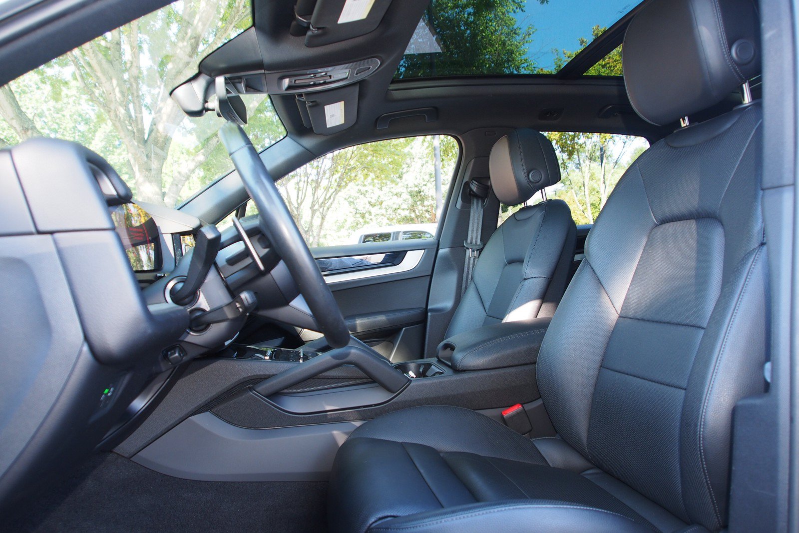 Used 2024 Porsche Cayenne AWD/4WD image 18